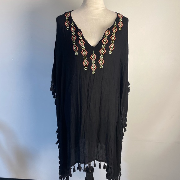fashion fuse Dresses & Skirts - Embroidered Black Midi Dress
